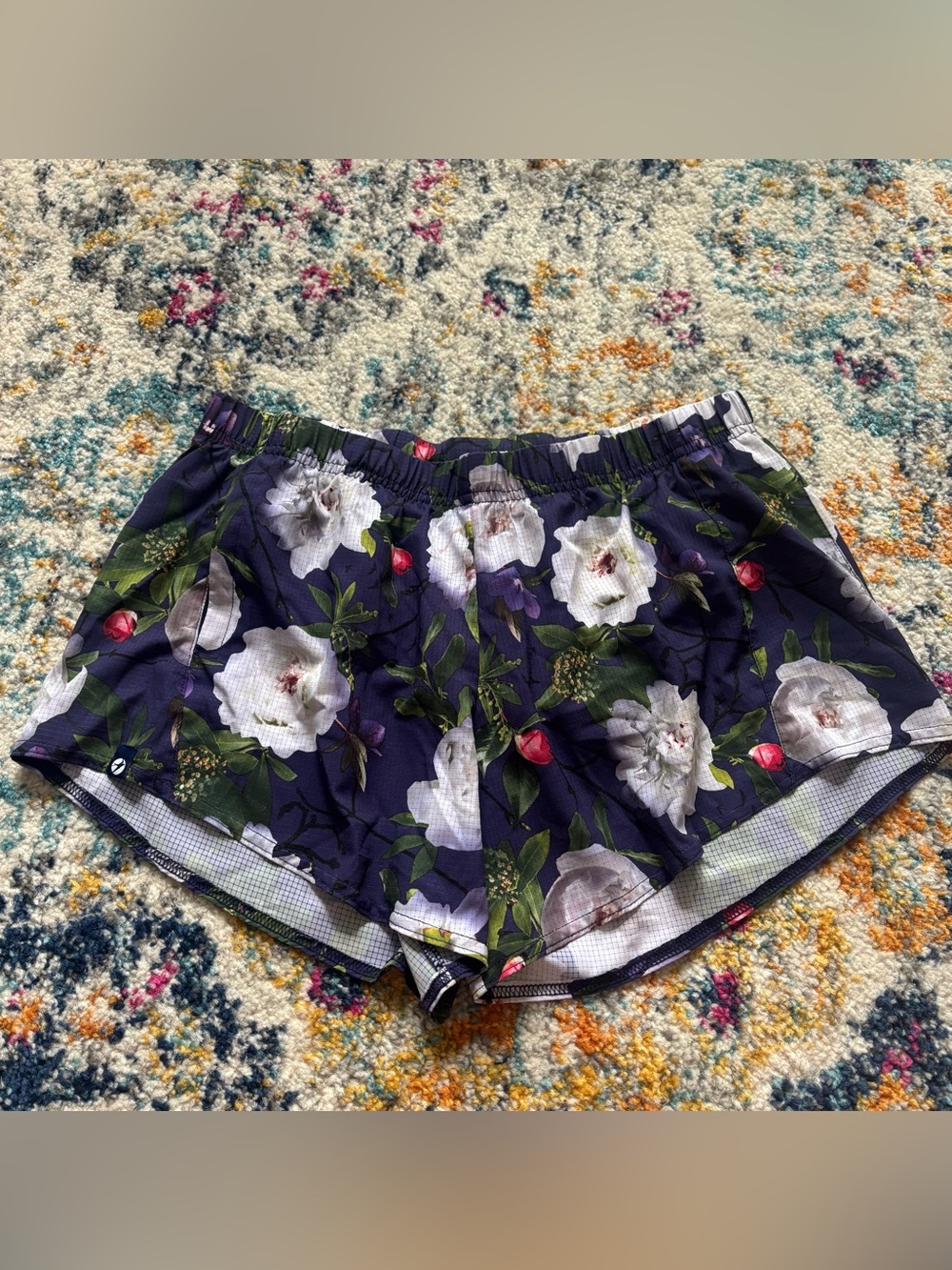 Oiselle Distance shorts Navy Floral size 8 3.75” inseam 2 pockets